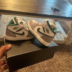 Jordan 1 mid SE
